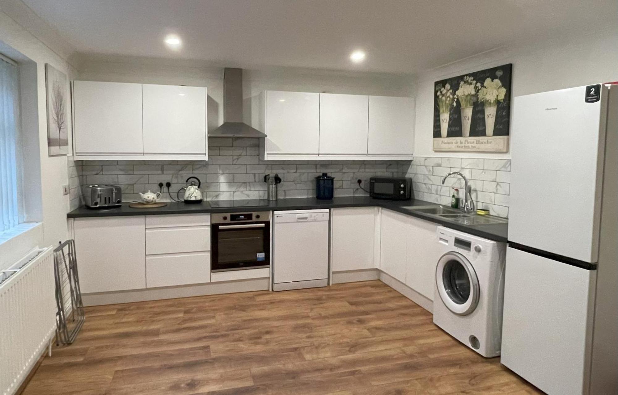 1 Fitzhamon Embankment Apartments Opposite Principality Stadium - Long Stay Offer Cardiff Exteriör bild